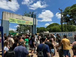 Mais de 16 mil candidatos participam do vestibular da UEL