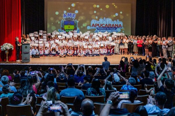 Cerimônia de premiação celebra o talento dos estudantes em Apucarana