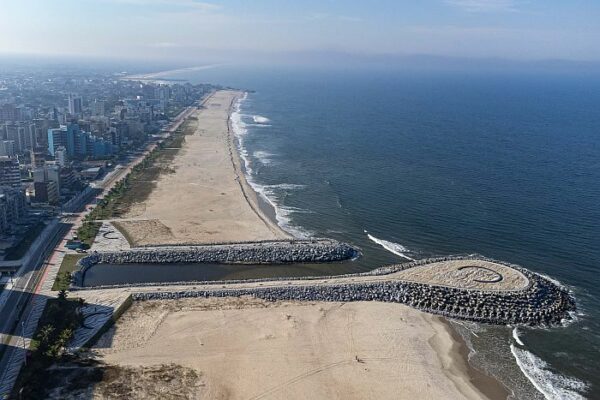 Microdrenagem avança e revitalização da Orla de Matinhos alcança 96%