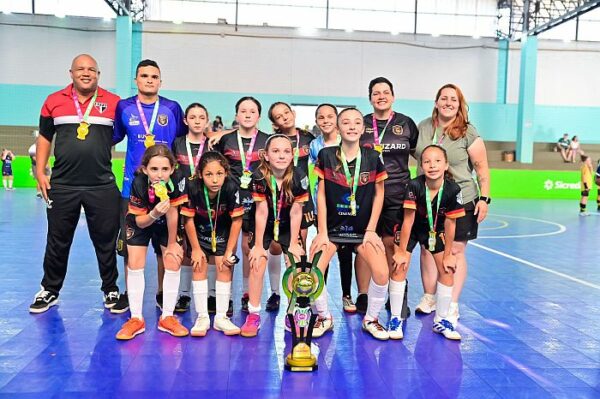 Equipe araponguense é campeã do Paranaense de Futsal Feminino Série Prata