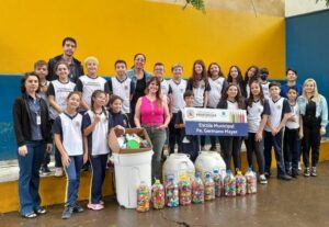 Campanha de arrecadação de tampinhas ganha reforço de escola de Arapongas
