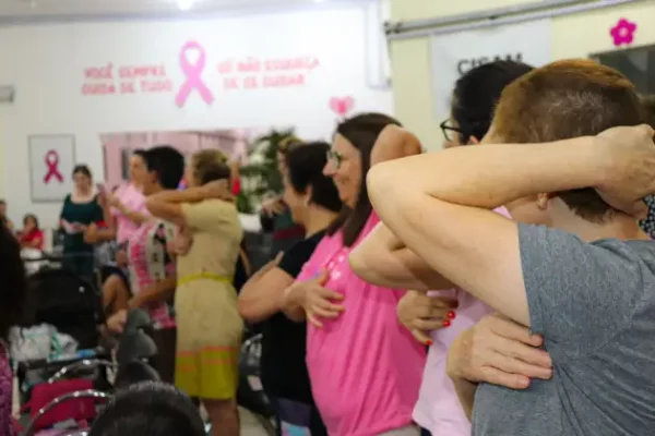 Campanha Outubro Rosa registrou mais de 1.300 exames preventivos e liberações para mamografia