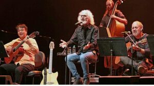 Cine Teatro Fênix em Apucarana recebe espetáculo “Orquestra à Base de Cordas convida Renato Teixeira”
