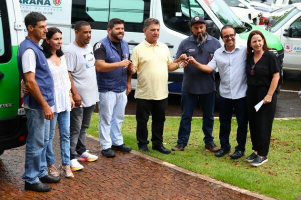Prefeito Sérgio Onofre faz entrega de duas novas ambulâncias para a Secretaria de Saúde