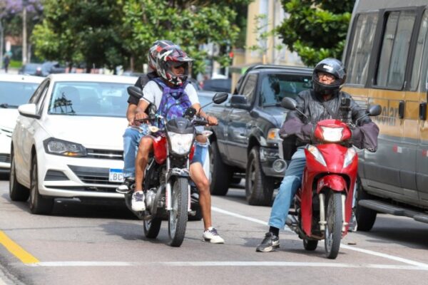 Lei que isenta IPVA de motos até 170 cilindradas é sancionada pelo governador Ratinho Junior