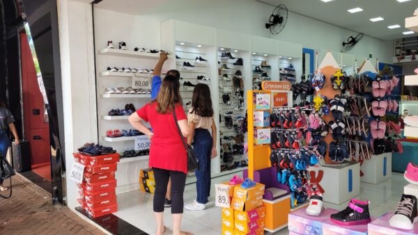 Lojas de Apucarana vão funcionar nesta véspera de Natal para compras