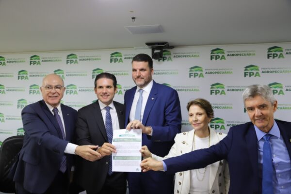 Pedro Lupion é reeleito presidente da FPA para biênio 2025-26