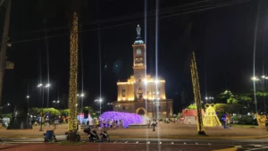 Iluminação de Natal é ativada no centro de Apucarana