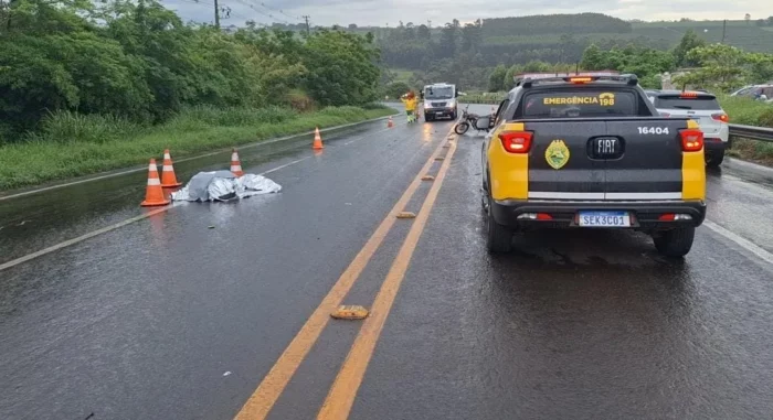 Acidente entre moto e caminhão causa morte na PR-444 em Arapongas