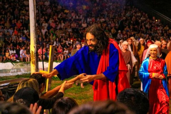 Através de projeto de lei do deputado Bazana, o Teatro Paixão de Cristo, de Arapongas, agora faz parte do calendário oficial de eventos do Paraná!