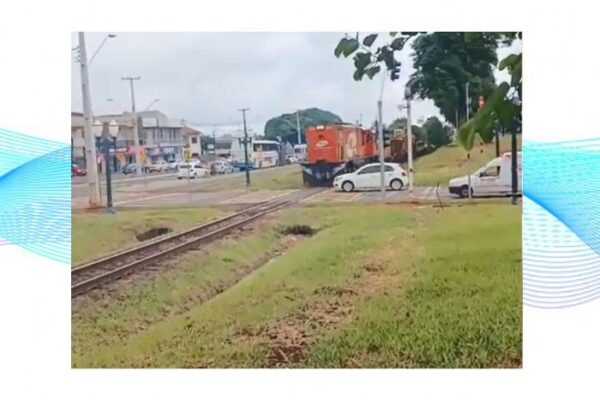 Vídeo mostra acidente entre carro e trem em Arapongas