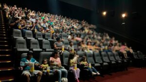 Prefeitura de Arapongas realiza sessão de cinema para famílias atendidas pelo programa Nossa Gente Paraná