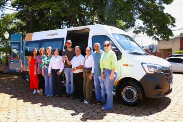 Prefeitura de Arapongas garante nova van para reforço dos serviços socioassistenciais