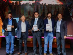 Governador destaca importância de Londrina em lançamento de livro sobre a história da cidade