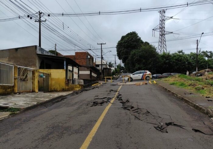 Equipes atuam na avaliação e recuperação de danos causados pelo temporal em Apucarana