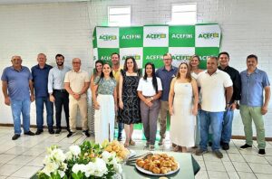 Prefeito Hermes de Faxinal prestigia posse da nova diretoria da ACEF