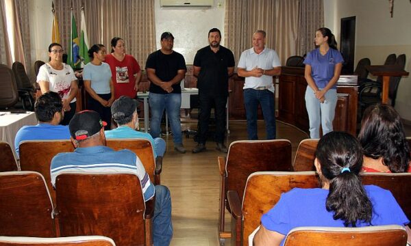 Prefeito Rildo da Padaria faz reunião sobre merenda escolar de São Pedro do Ivaí