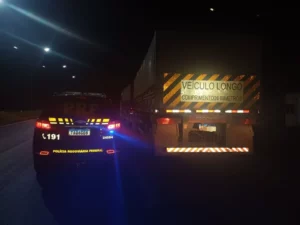 Caminhoneiro é parado no PR após dirigir por 25h sob efeito de rebite