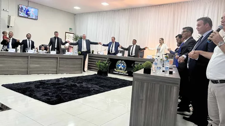 Carlos Gil toma posse em terceiro mandato e destaca metas de gestão em Ivaiporã
