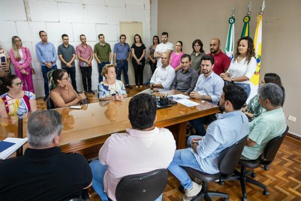 Rodolfo Mota anuncia criação do salário-mínimo municipal para o funcionalismo de Apucarana