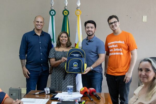 Apucarana vai fornecer mochila a 13 mil alunos da rede municipal