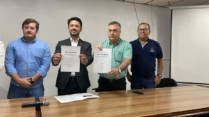 Beto Preto e Rodolfo Mota anunciam R$ 5 mi para asfalto em Apucarana