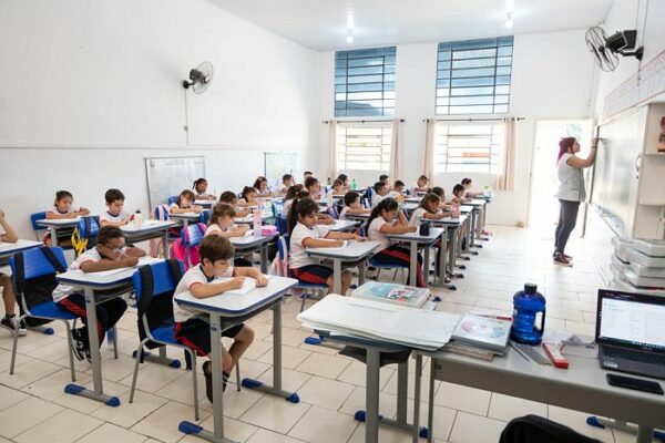 Apucarana – Sistema gratuito de documentação escolar vai gerar economia de R$ 4 milhões