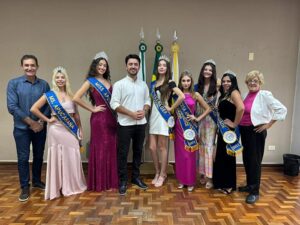 Rodolfo Mota recebe misses de Apucarana