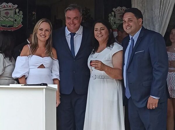 Ana Lúcia assume a Prefeitura de Cambira em cerimônia de posse marcada por transição harmoniosa
