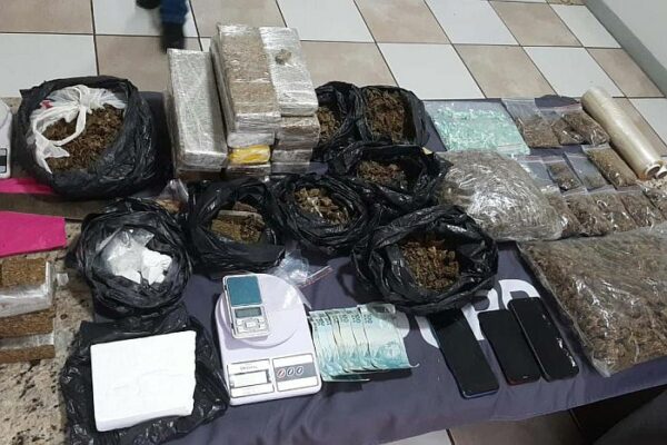 Polícia Civil PR prende seis pessoas em operação contra delivery de drogas em Apucarana