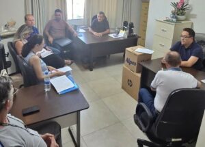 Reunião na cidade de Marilândia do Sul para debater habitação