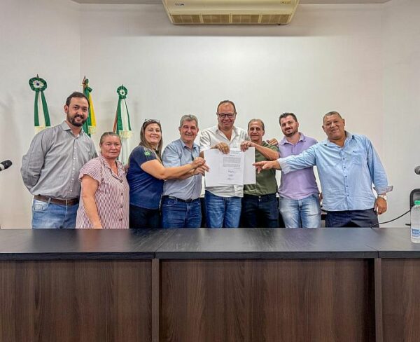 Deputado Bazana assina ordem de serviço para construção de nova sede da Apae em Prado Ferreira