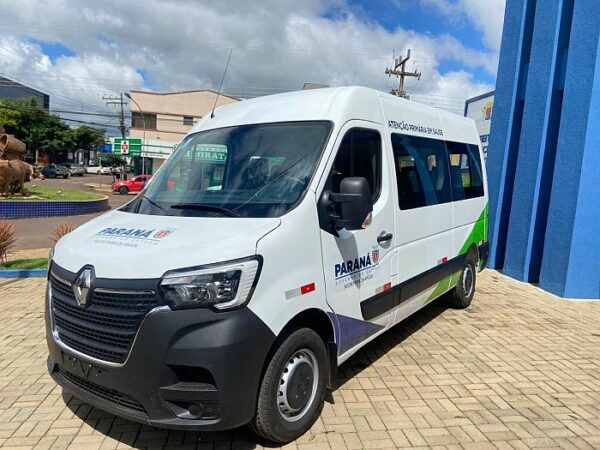 Prefeitura de Faxinal adquire mais uma nova van para transporte de pacientes