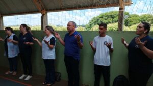Prefeito Rildo da Padaria visita Escola Vicente Machado e incentiva alunos