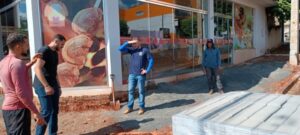 Obras de revitalização das calçadas em São Pedro do Ivaí