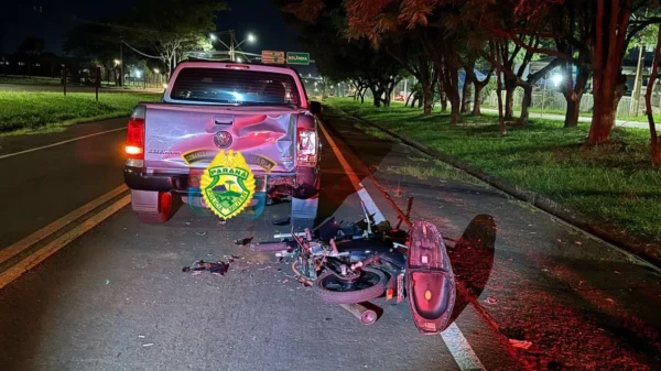 Grave acidente entre moto e Amarok deixa jovens feridas na PR-170