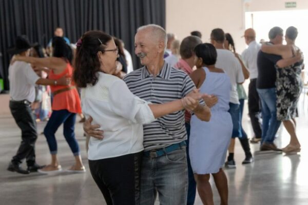 Baile da Terceira Idade volta em alto estilo em Apucarana