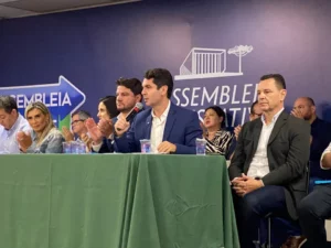 Arapongas recebe deputados estaduais na Assembleia Itinerante