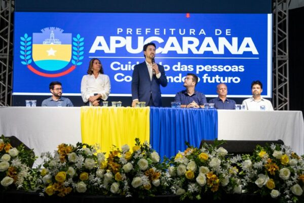 Professores e servidores da educação participam de formação continuada para o início do ano letivo de 2025