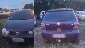 Carro com vestígios de incêndio é recuperado pela PM de Arapongas