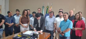 Rodolfo sanciona leis sobre gratificações e salários dos servidores de Apucarana