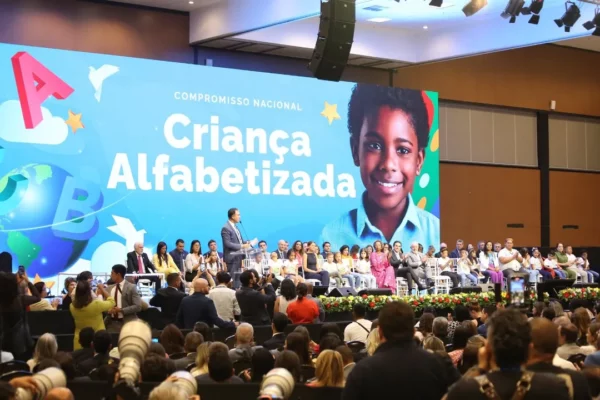Cambira recebe Selo Ouro pelo compromisso com alfabetização
