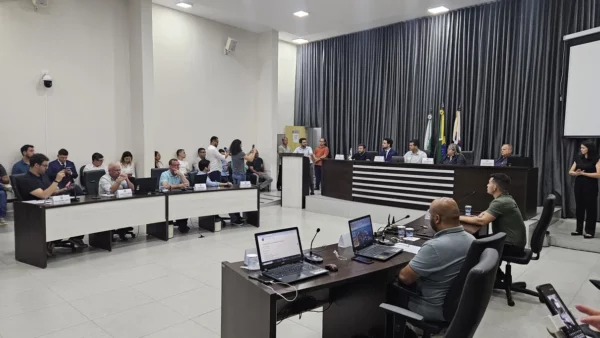 Com presença do prefeito, Câmara de Apucarana abre ano legislativo