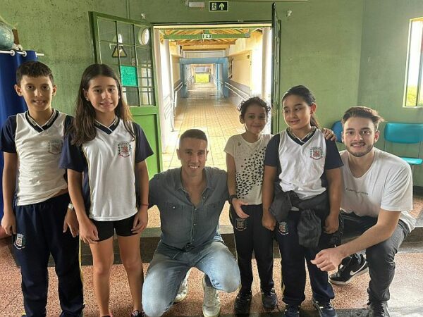 Projeto ensina técnicas de reanimação cardiopulmonar a alunos de Arapongas