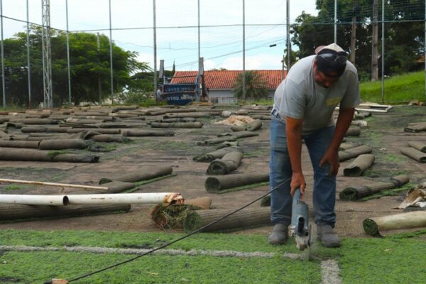 Prefeitura de Arapongas inicia manutenção de unidades do Meu Campinho