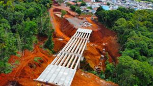 Obra em Arapongas interligando bairro Ulysses ao Santo Antônio e Novo Horizonte ultrapassa 70%