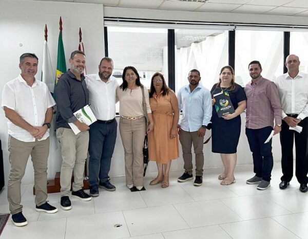Prefeita de Cambira Ana Lúcia e Vereadores estiveram em Curitiba nesta segunda-feira(17)