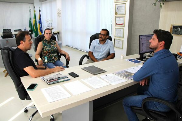 Prefeito de Arapongas anuncia medidas para ampliar e acelerar o atendimento na área da saúde