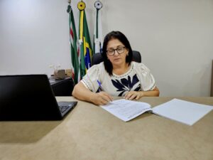 Marco histórico para o funcionalismo público: Prefeita Ana Lúcia sanciona benefícios inéditos em Cambira