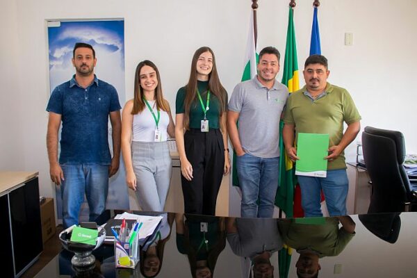 Prefeito e vice de Califórnia recebem visita do Sicredi